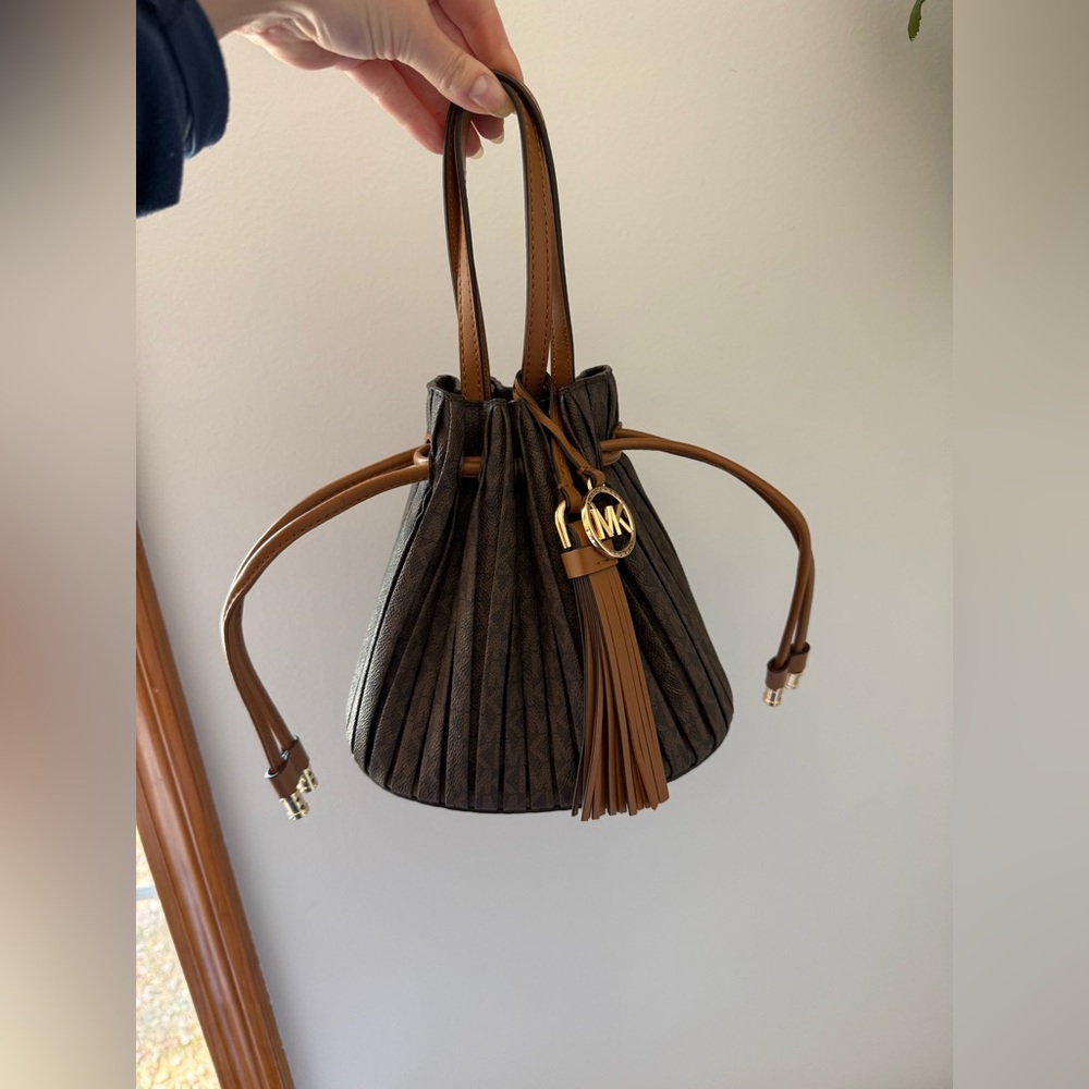 Michael Kors Willa Extra-Small Pleated Logo Tote Bag - Picture 6 of 12
